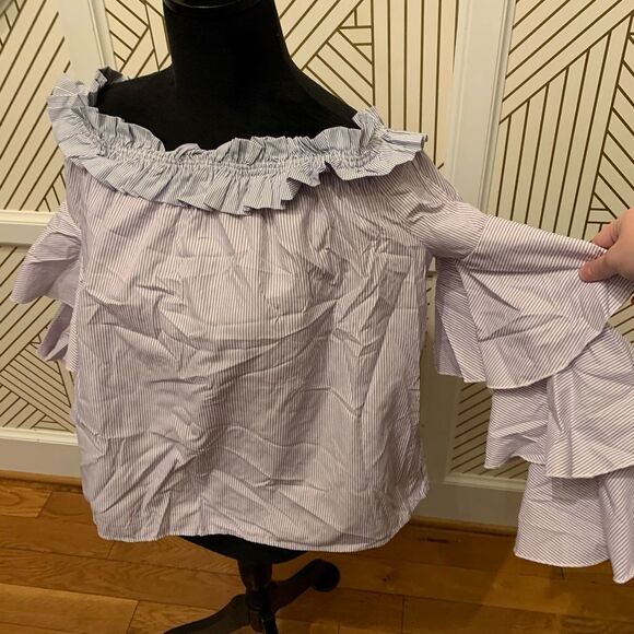 Romeo & Juliet Couture Off-The-Shoulder Top - Picture 5 of 6